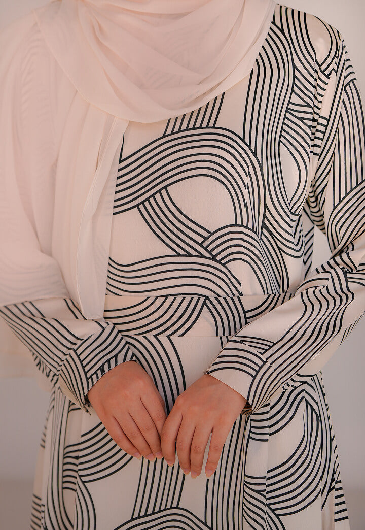 Soni (Dress Black Cream)