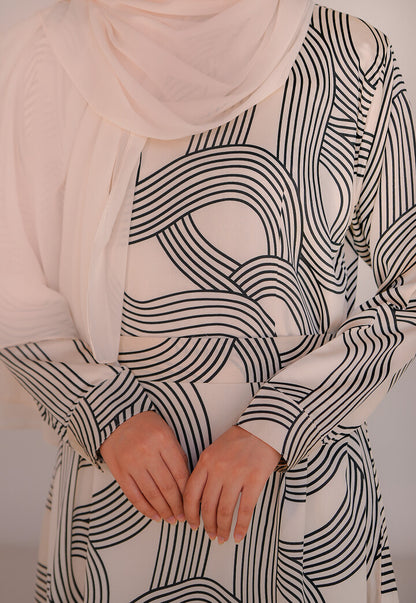 Soni (Dress Black Cream)